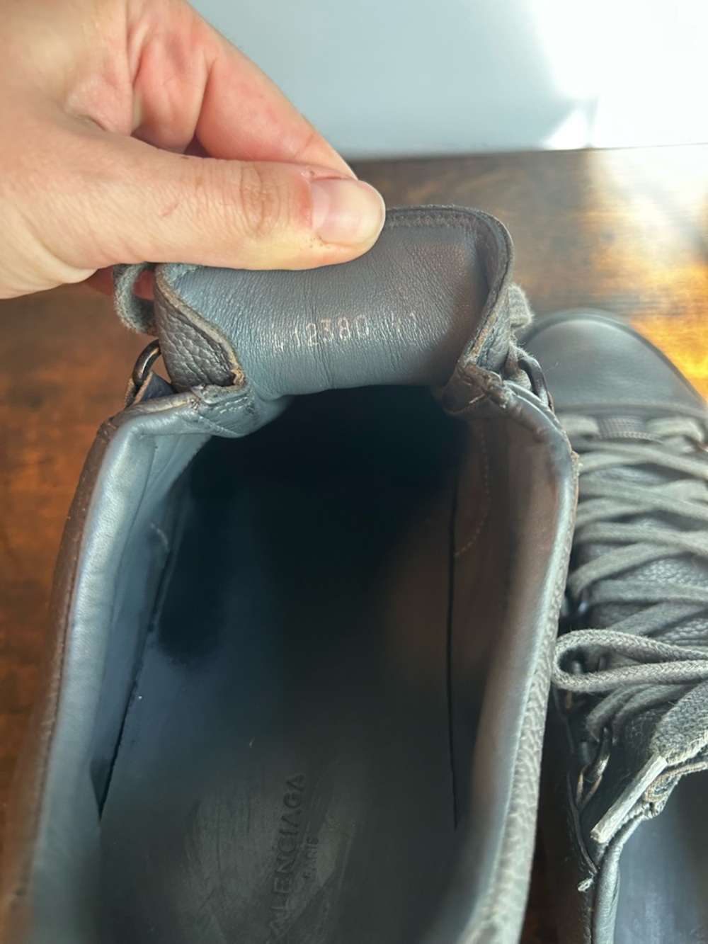 Balenciaga Arena Leather Low-Top Sneakers - Picture 5 of 12